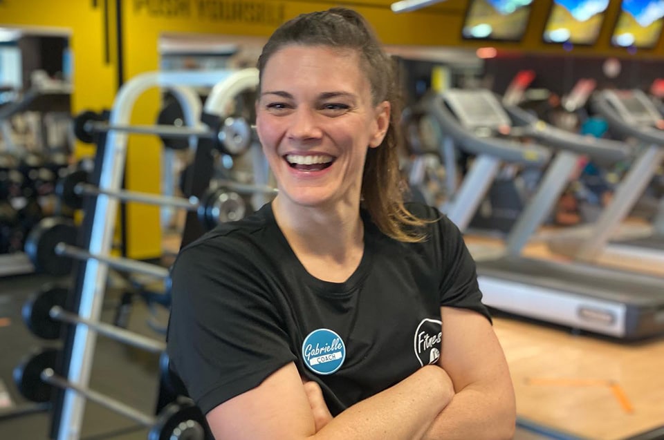 Coach sportif dans une salle de sport à Brest